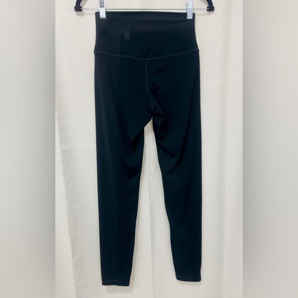 Quince Black Ultra-Form High-Rise Legging / Low Compression Inseam 25” MediumNWT - Picture 7 of 11